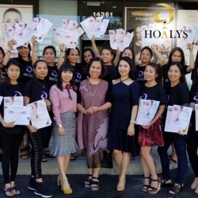 trao bằng cho học viên tại Mỹ