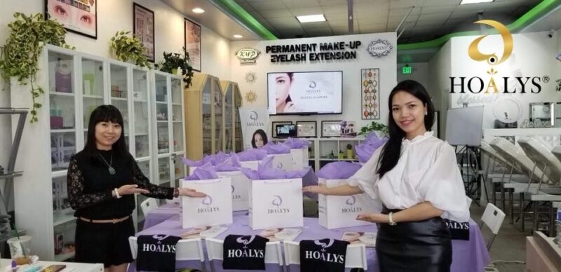 Chuyên gia Hoalys dạy nối mi tại Đức và Mỹ