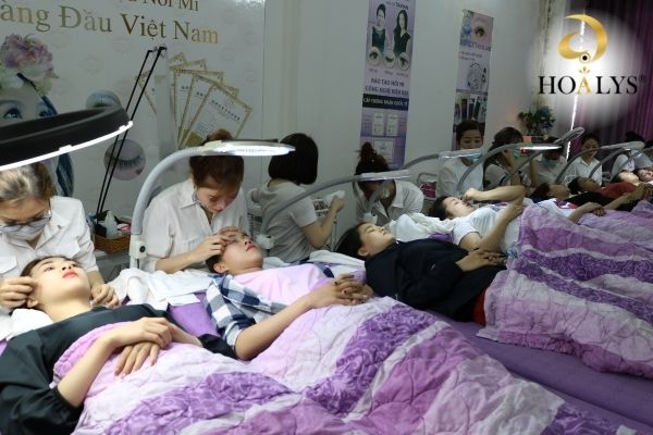 học nối mi khó hay dễ (2)