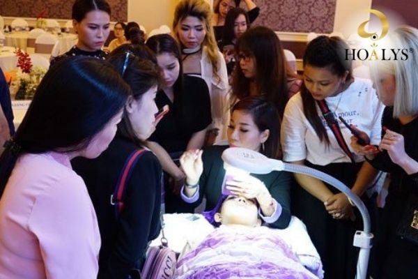 học nối mi khó hay dễ